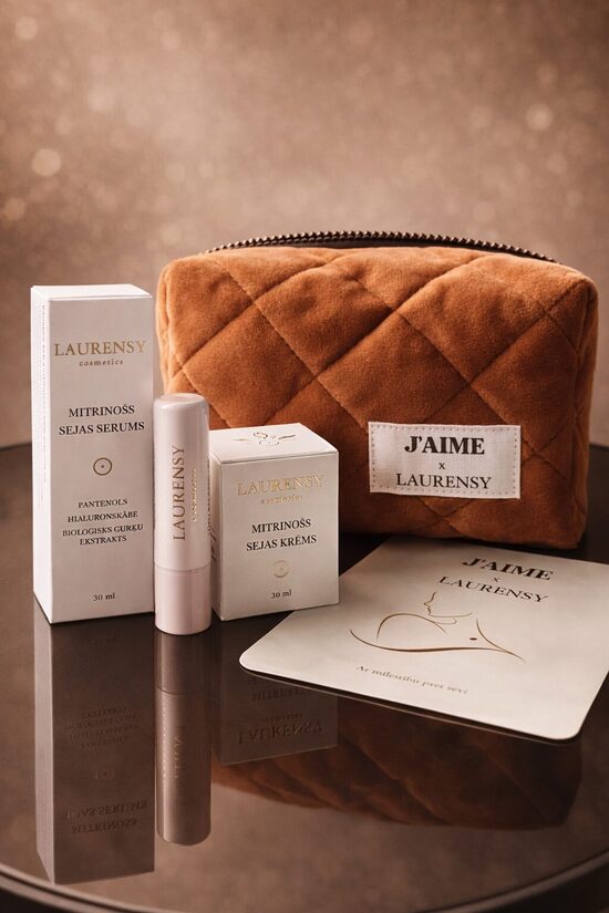 Komplekts ar kosmētiku