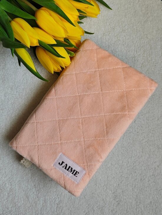 Grāmatu vāks "Persiku biezenis"